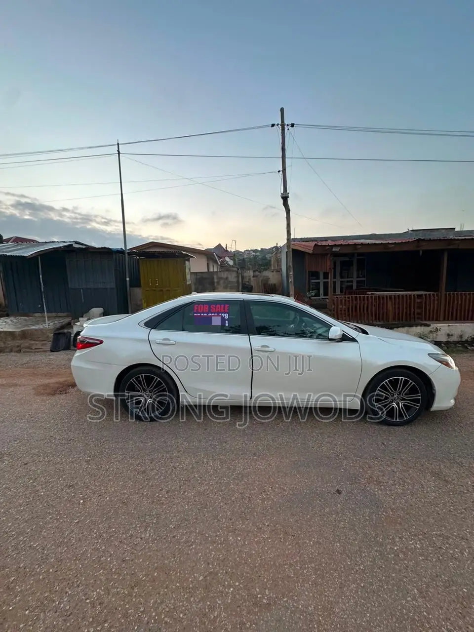 Toyota Camry SE FWD (2.5L 4cyl 8AM) 2018 White