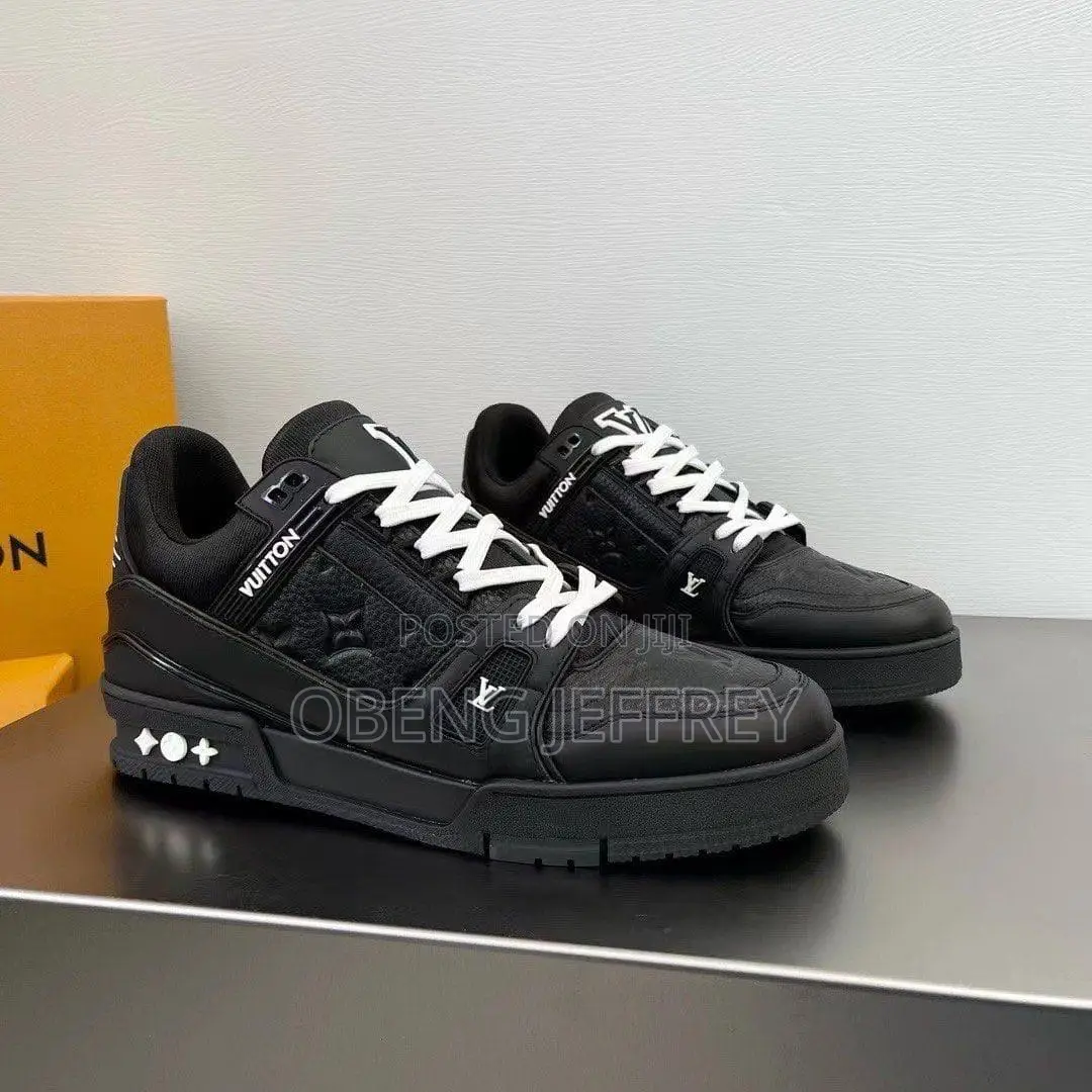 Original Louis Vuitton Trainer Black in Varieties