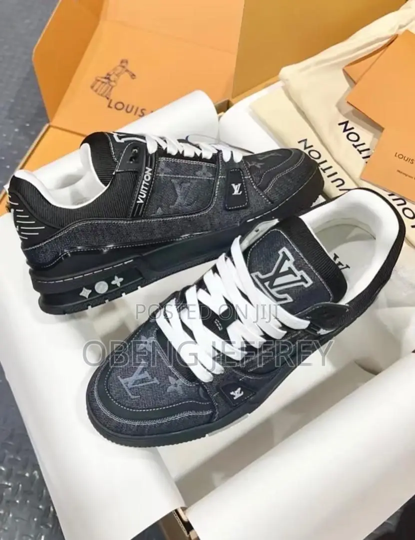 Original Louis Vuitton Trainer Black in Varieties