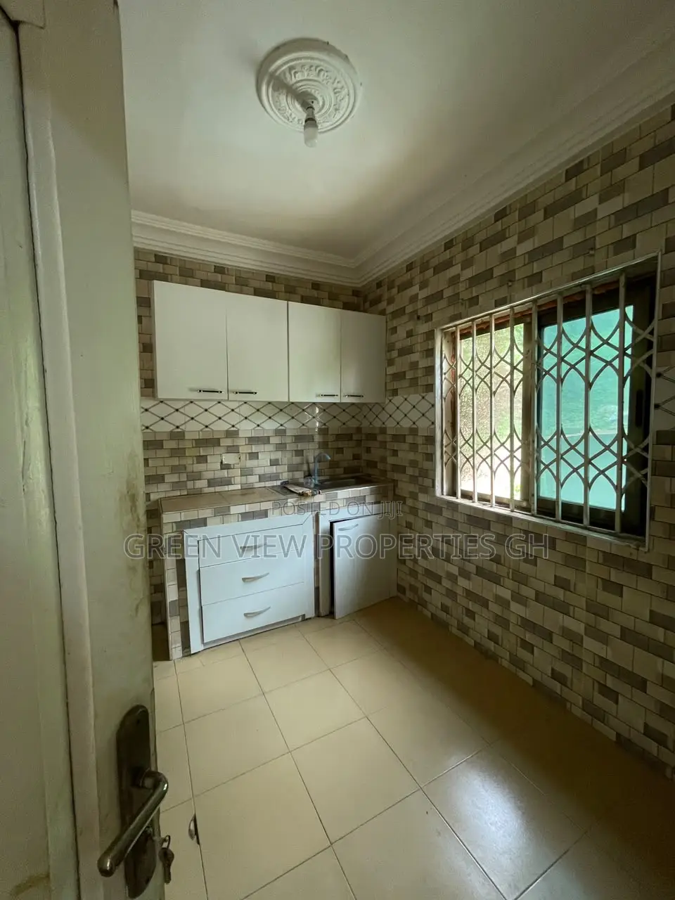 1bdrm Room & Parlour in Anyaa for rent
