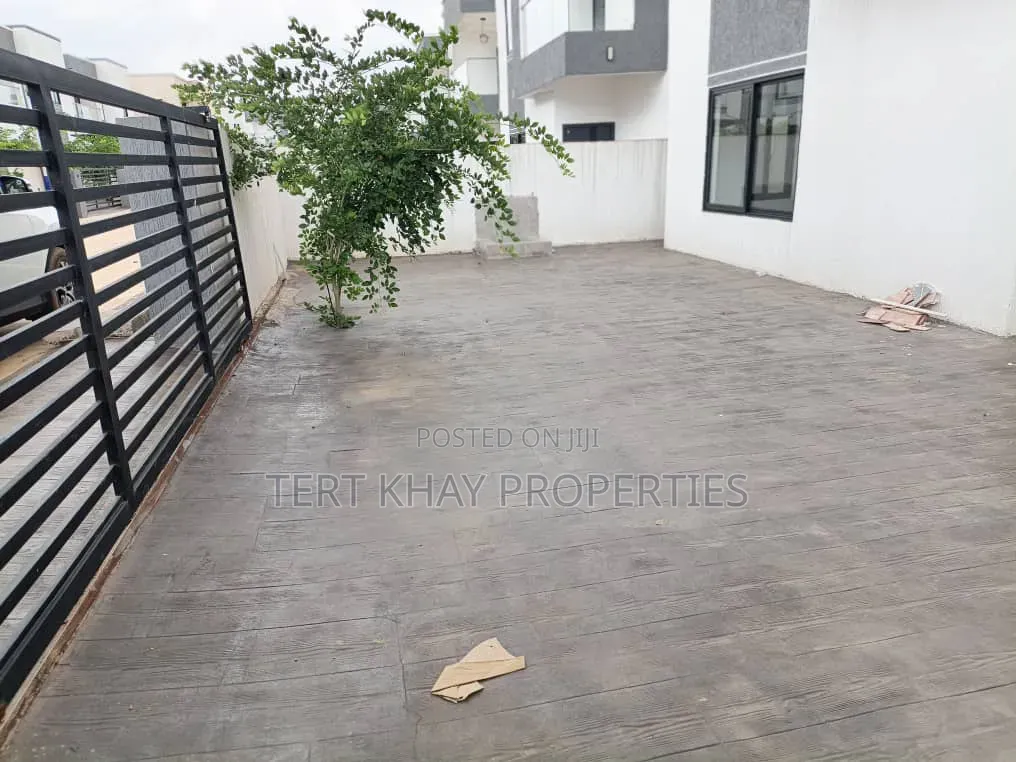 4bdrm House in Oyarifa, Ghana Flag for rent