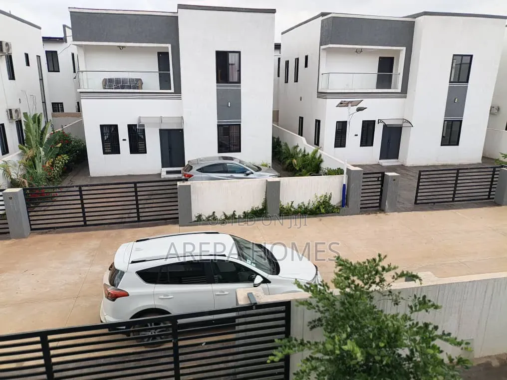 4bdrm Townhouse / Terrace in Arepa Homes, Ghana Flag for rent