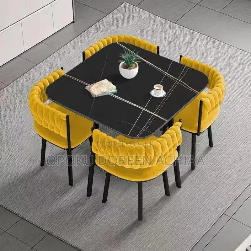 4 Chair Dinning Table