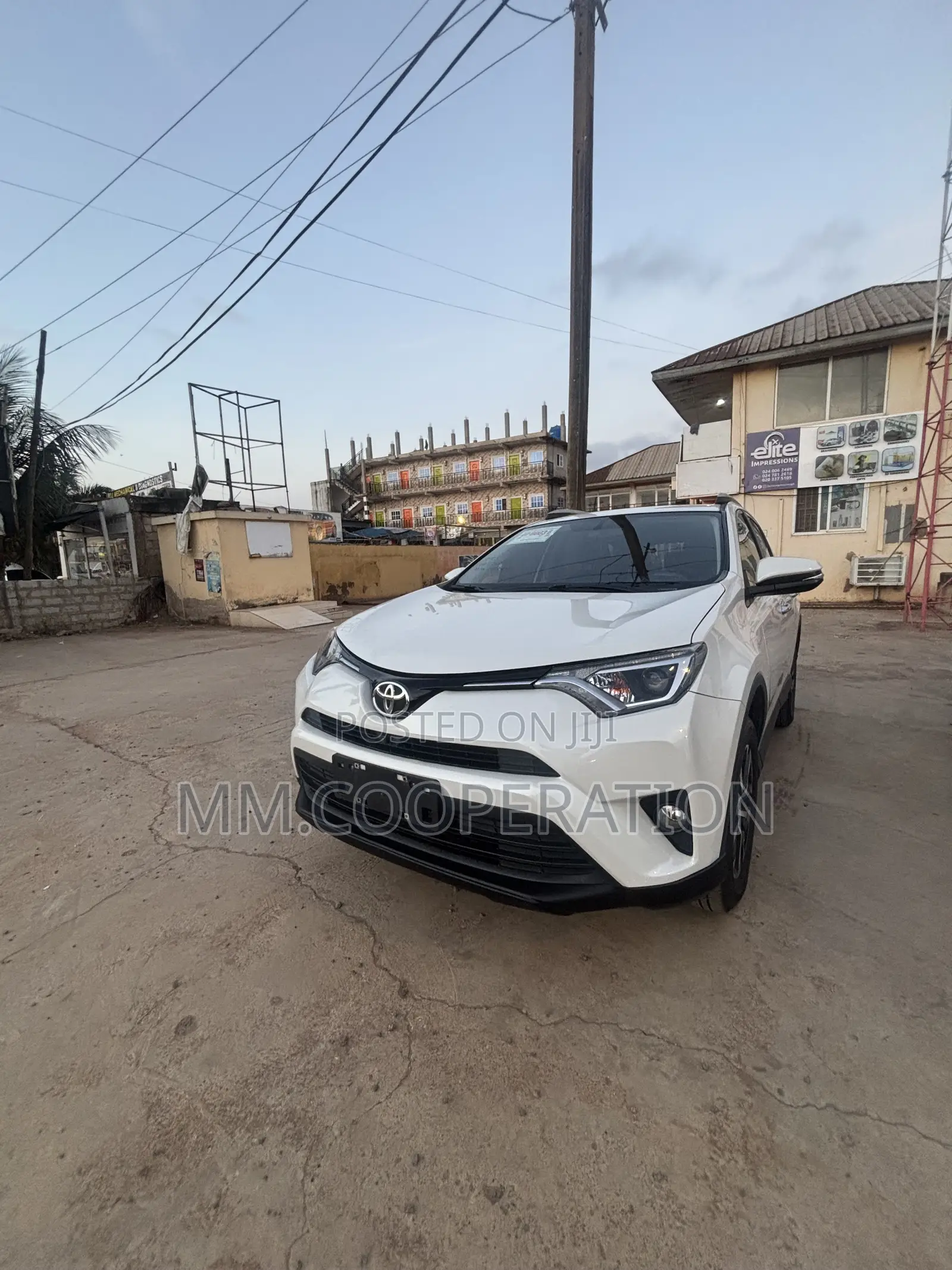 Toyota RAV4 XLE AWD (2.5L 4cyl 6A) 2017 White