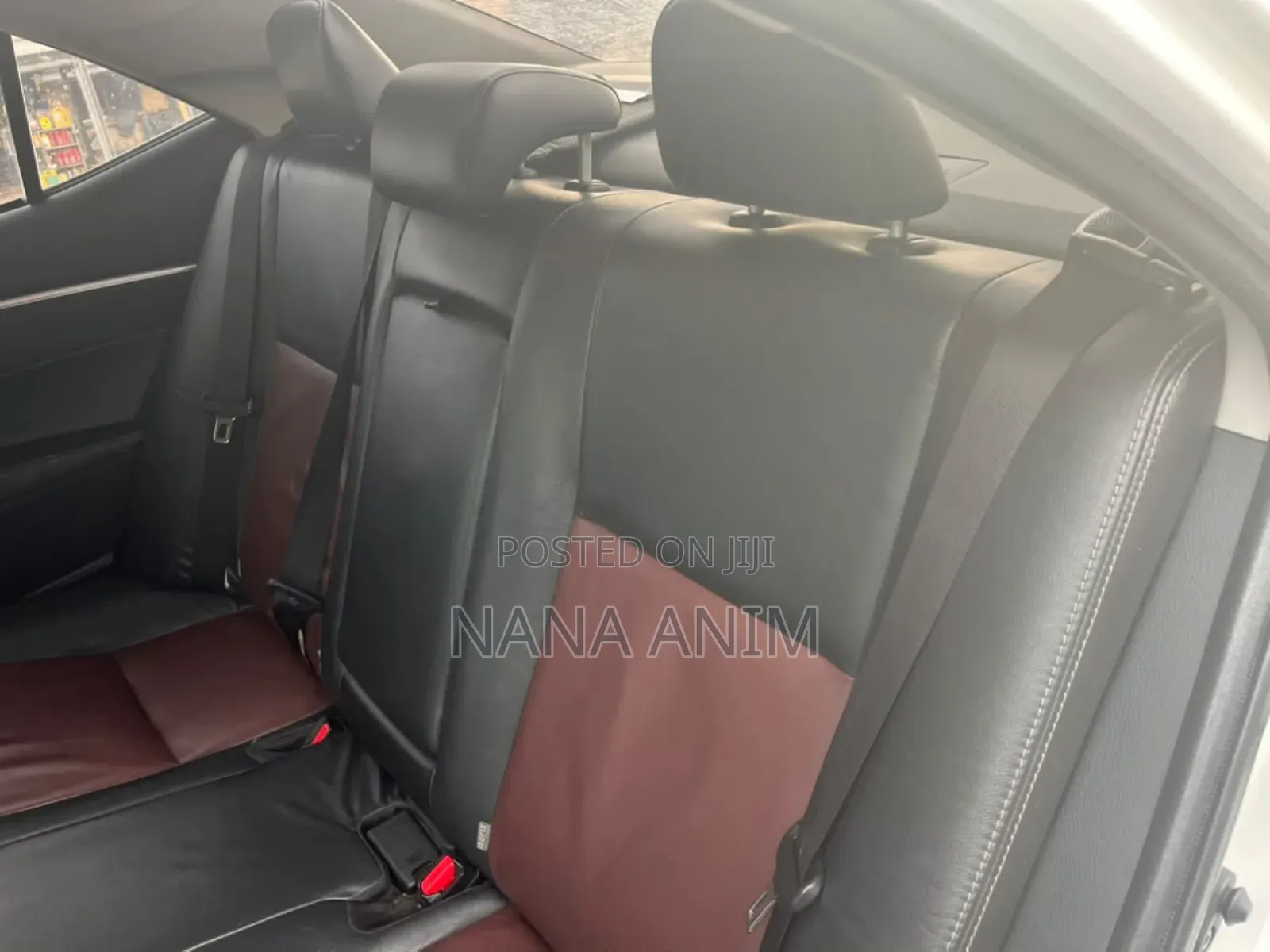 Toyota Corolla XLE (1.8L 4cyl 2A) 2018 White