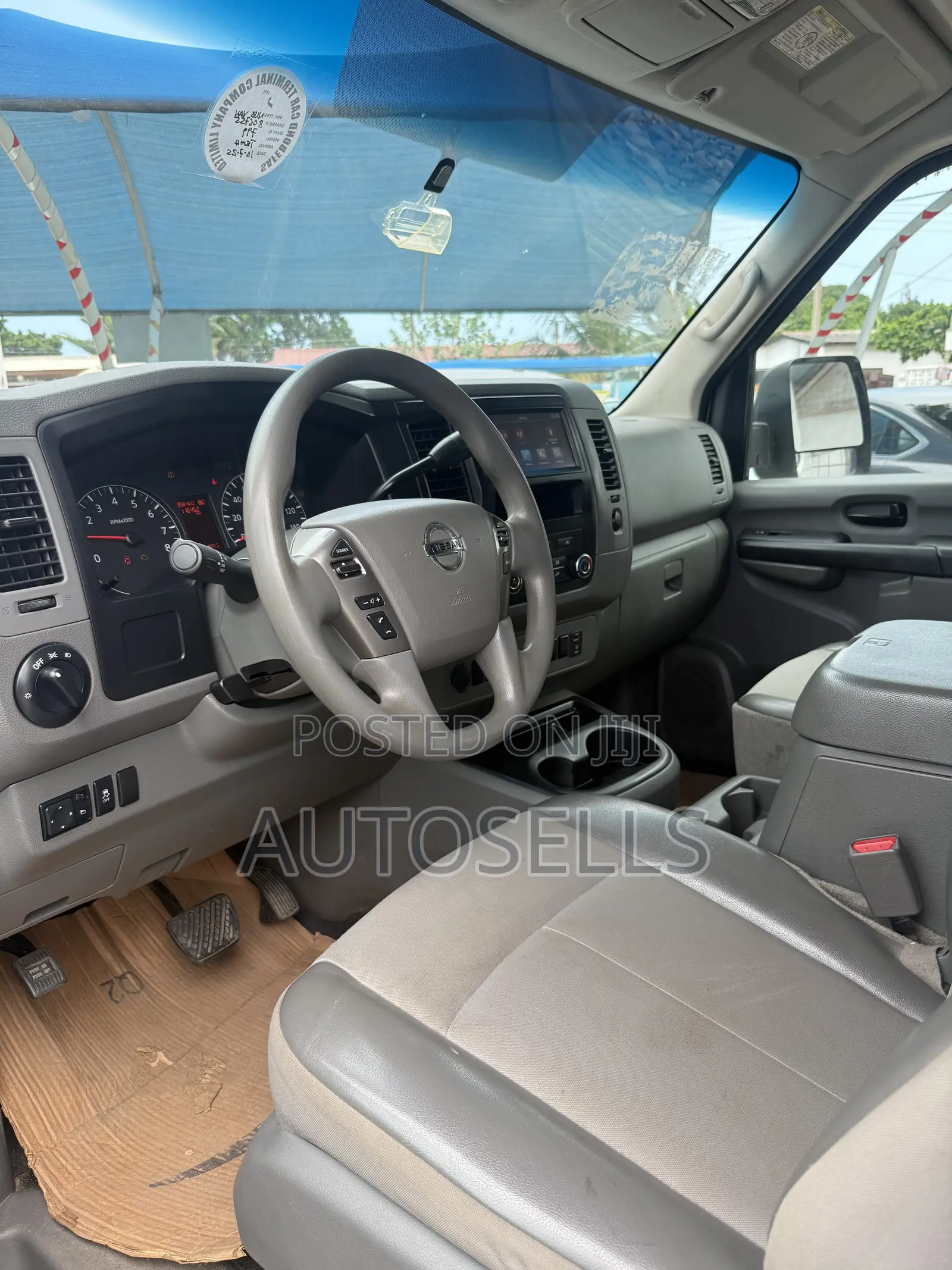 Nissan NV3500 2018 White