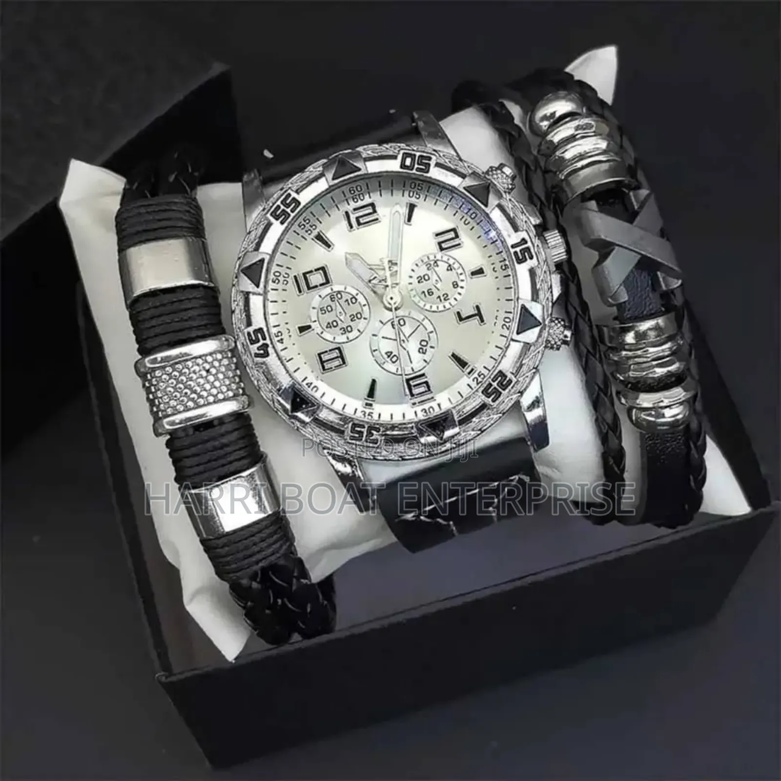 Men Quartz Fashionable Watch With Bracelets.