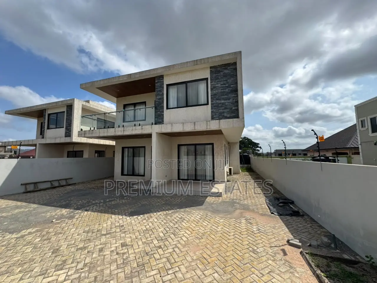 3bdrm House in Adenta for sale