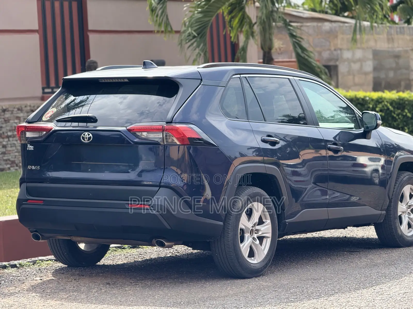 Toyota RAV4 2021 Blue