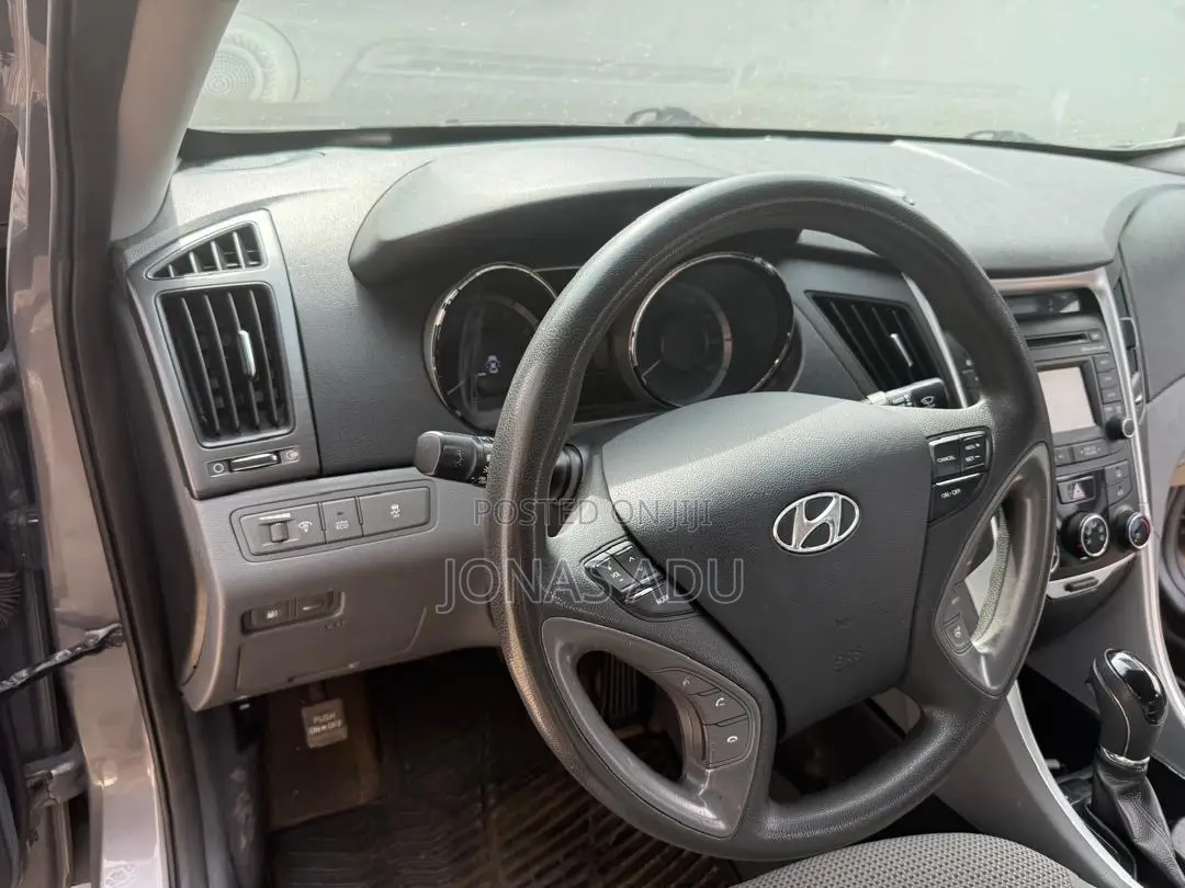 Hyundai Sonata SE 4dr Sedan (2.4L 4cyl 6A) 2014 Gray