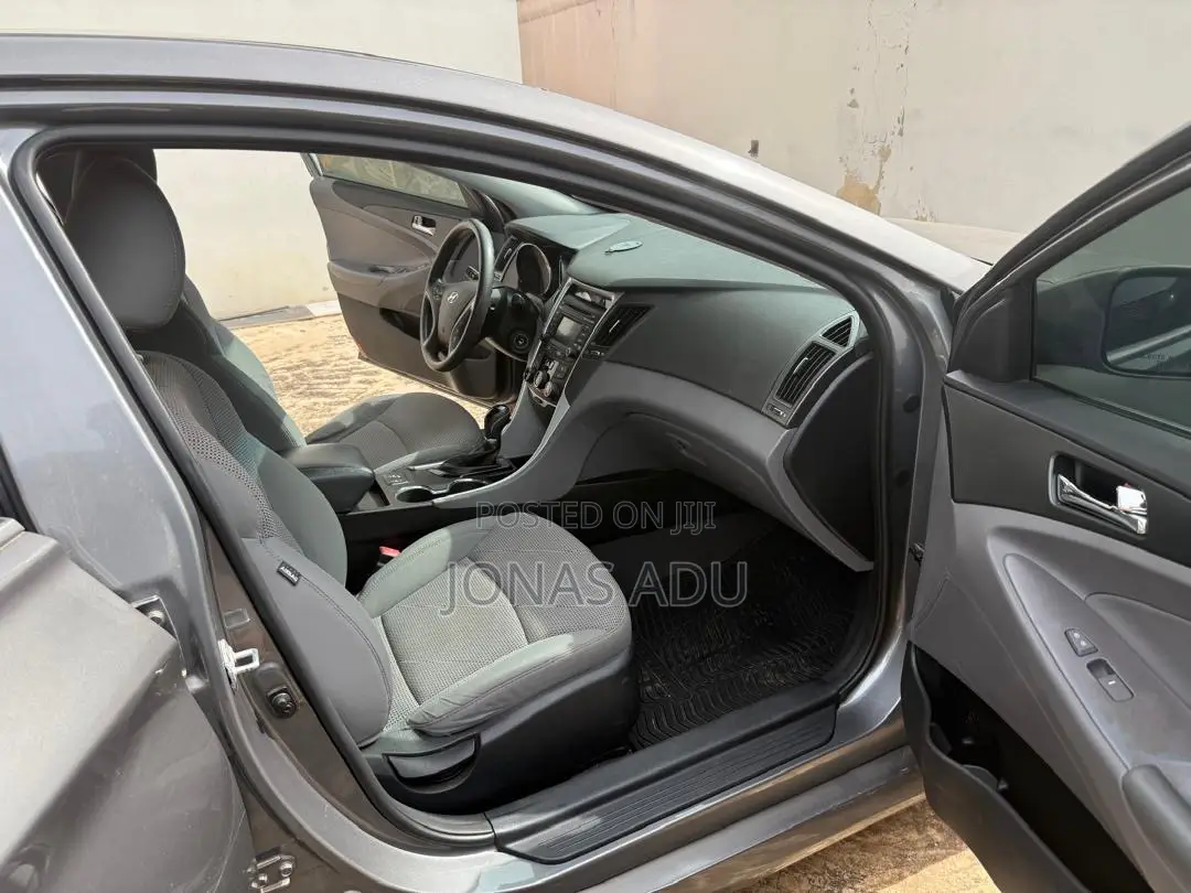 Hyundai Sonata SE 4dr Sedan (2.4L 4cyl 6A) 2014 Gray
