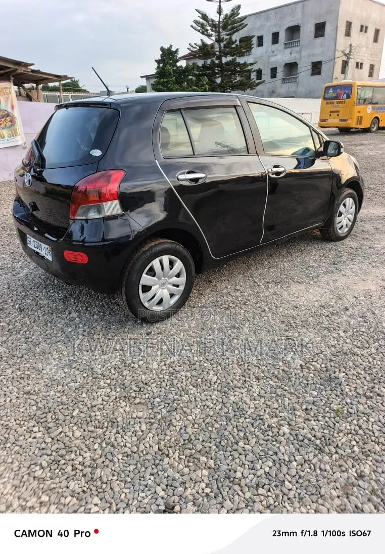 Toyota Vitz 2010 Black