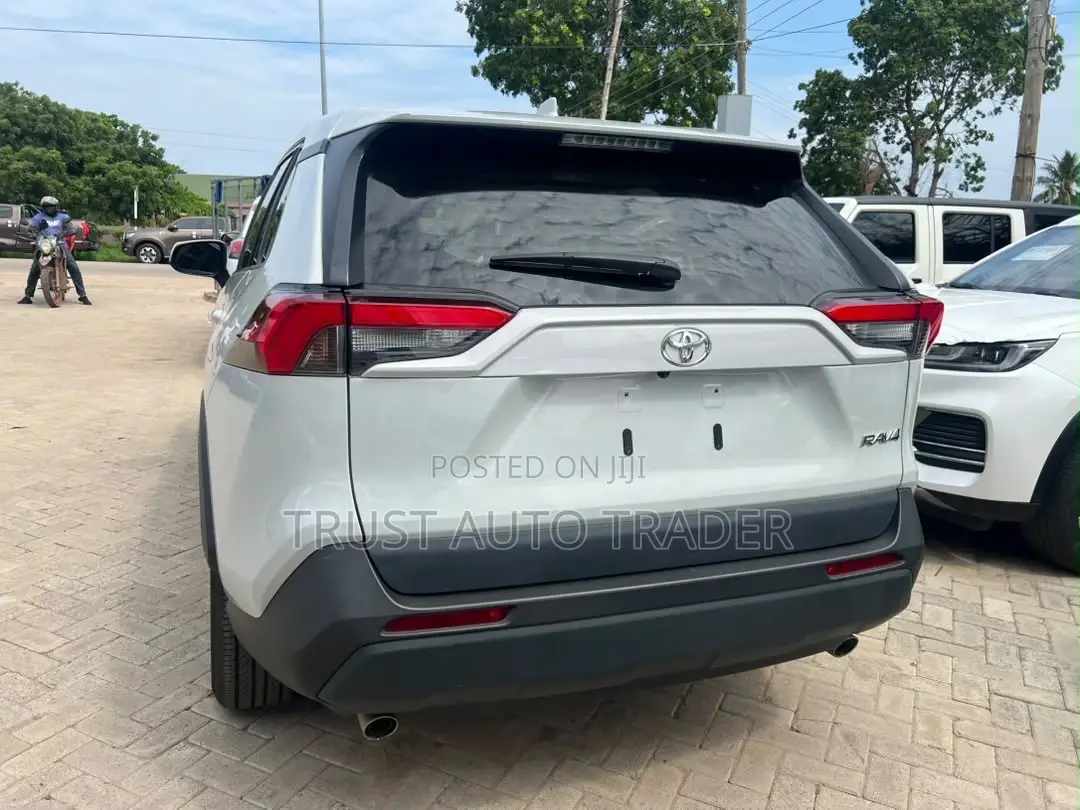 Toyota RAV4 2023 White