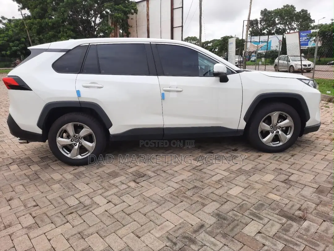 Toyota RAV4 2023 White