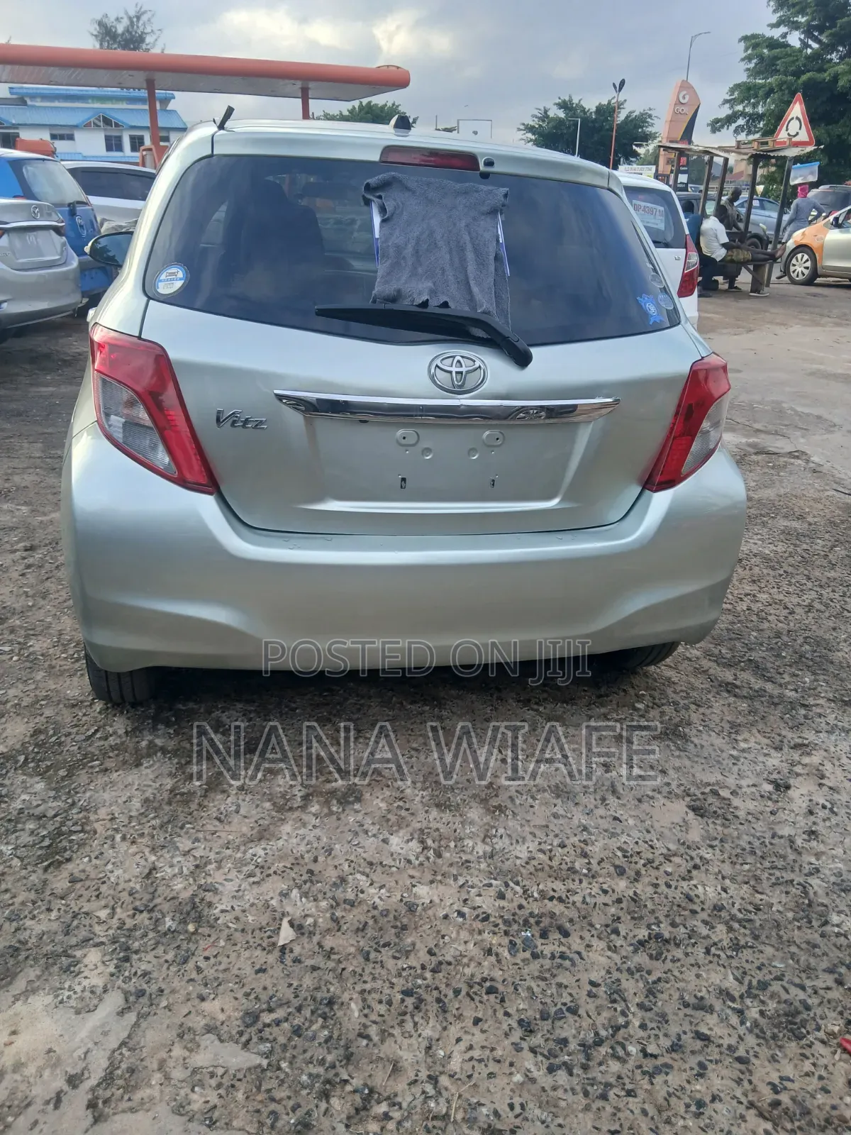 Toyota Vitz 1.0 FWD 5dr 2013 Gray