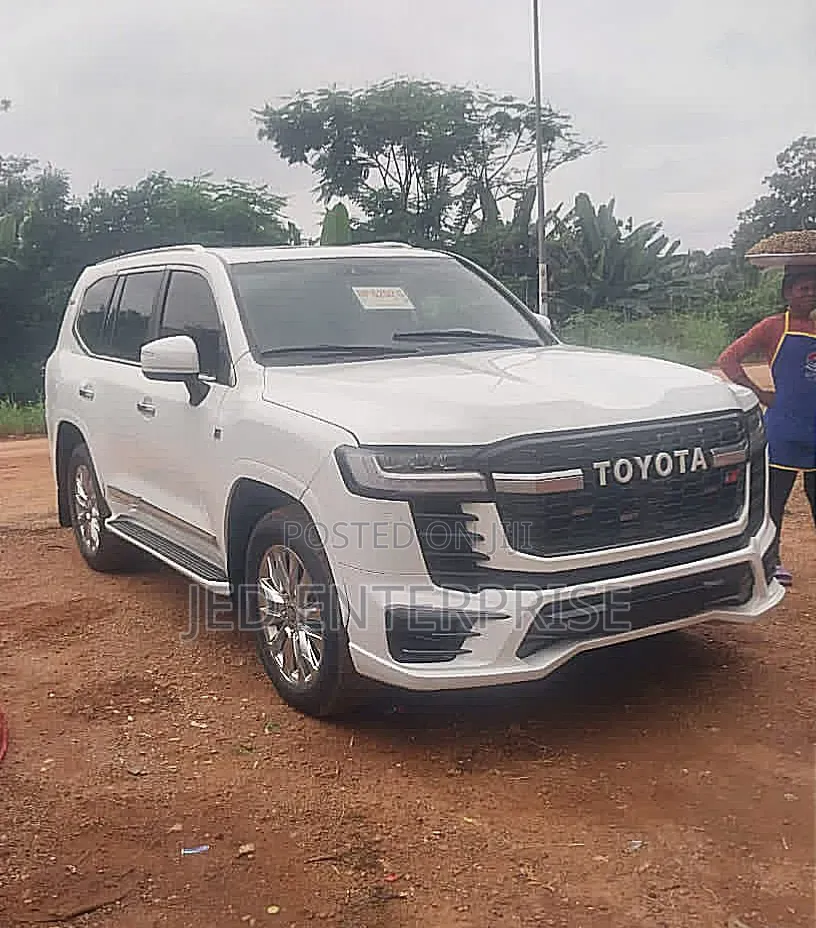 Toyota Land Cruiser 2015 White