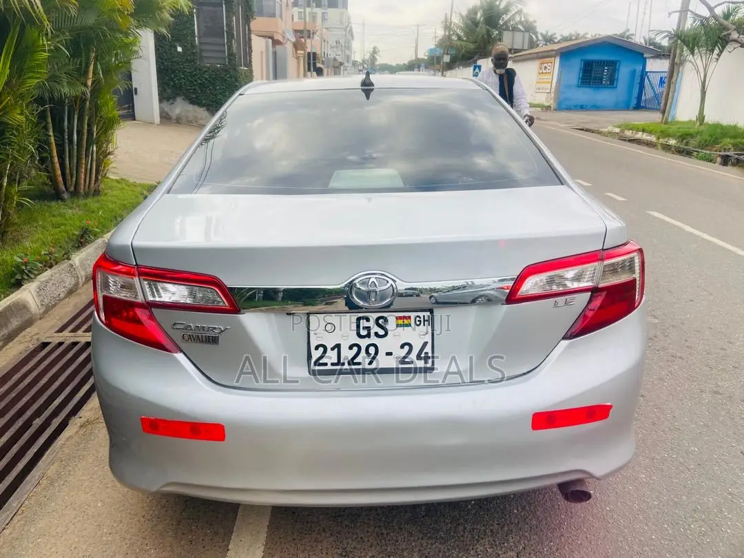 Toyota Camry LE 4dr Sedan (2.5L 4cyl 6A) 2014