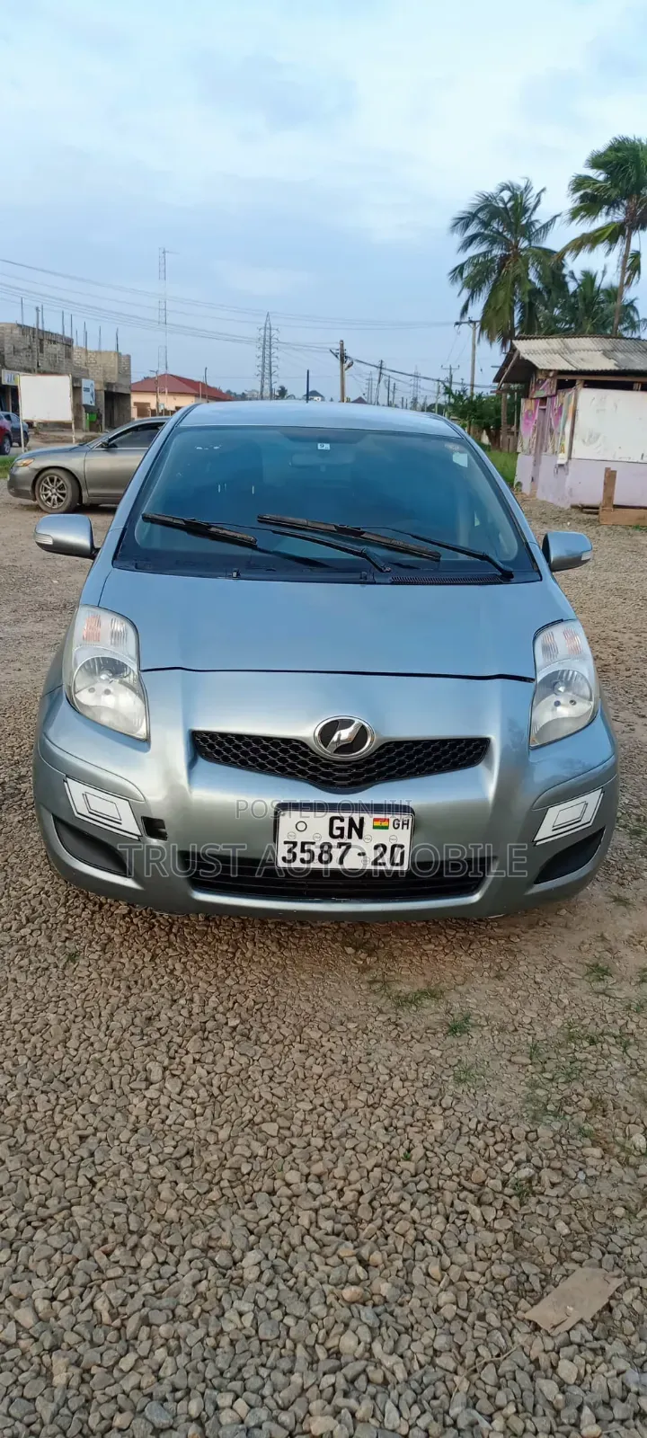 Toyota Vitz 1.3 FWD 5dr 2010 Gray