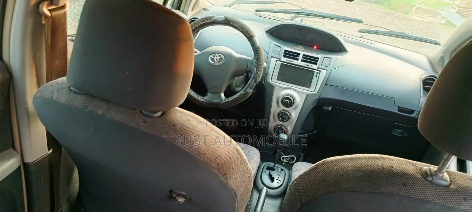 Toyota Vitz 1.3 FWD 5dr 2010 Gray