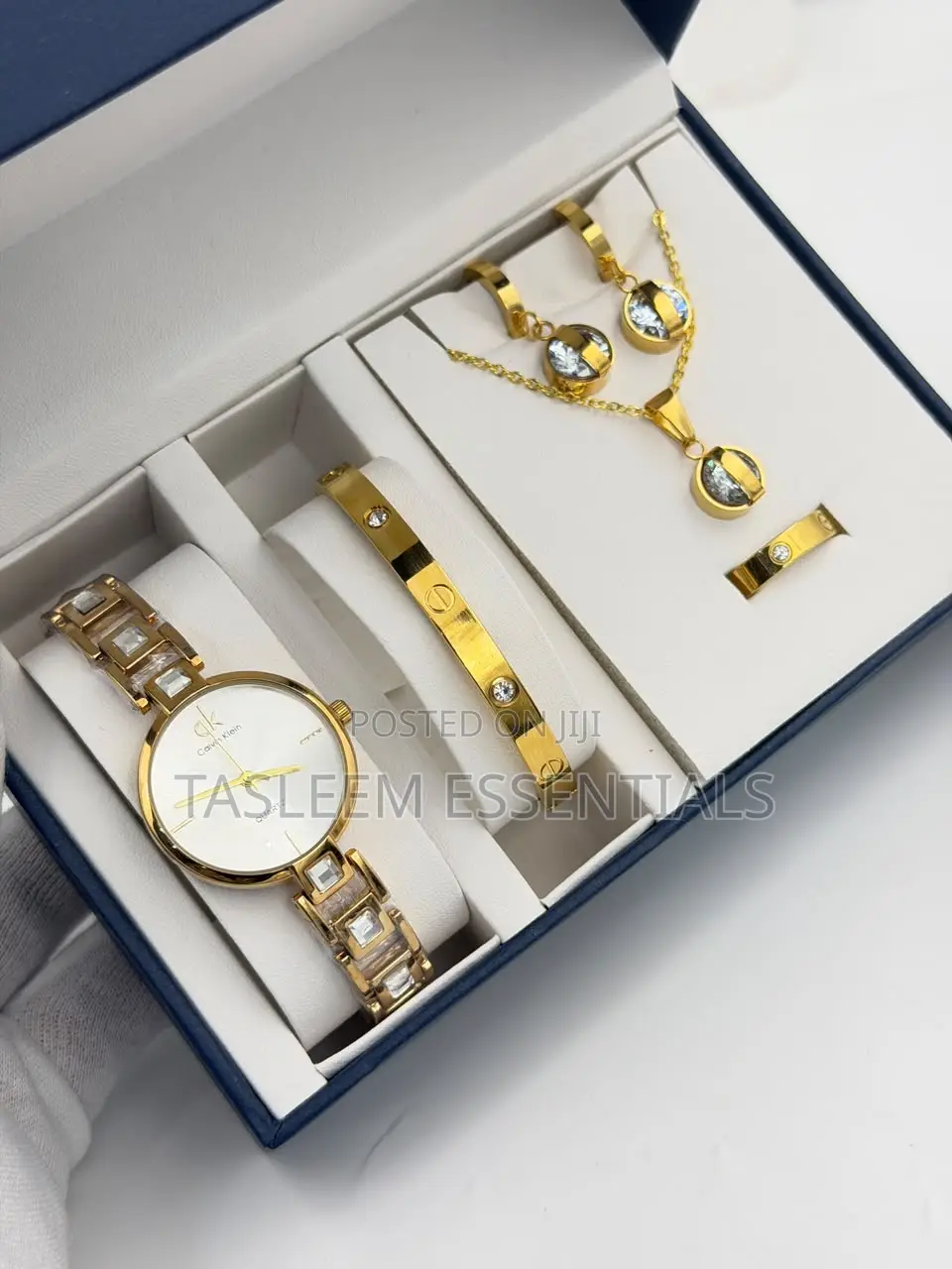 Ladies Watch Luxurious Jewelery