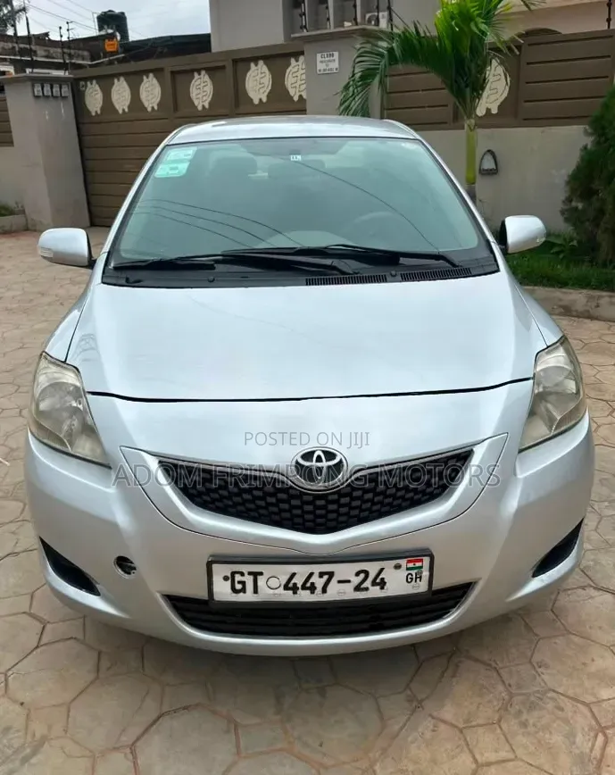 Toyota Belta 2010 Silver