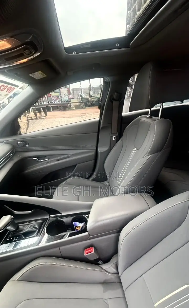 Hyundai Elantra 2022 Blue