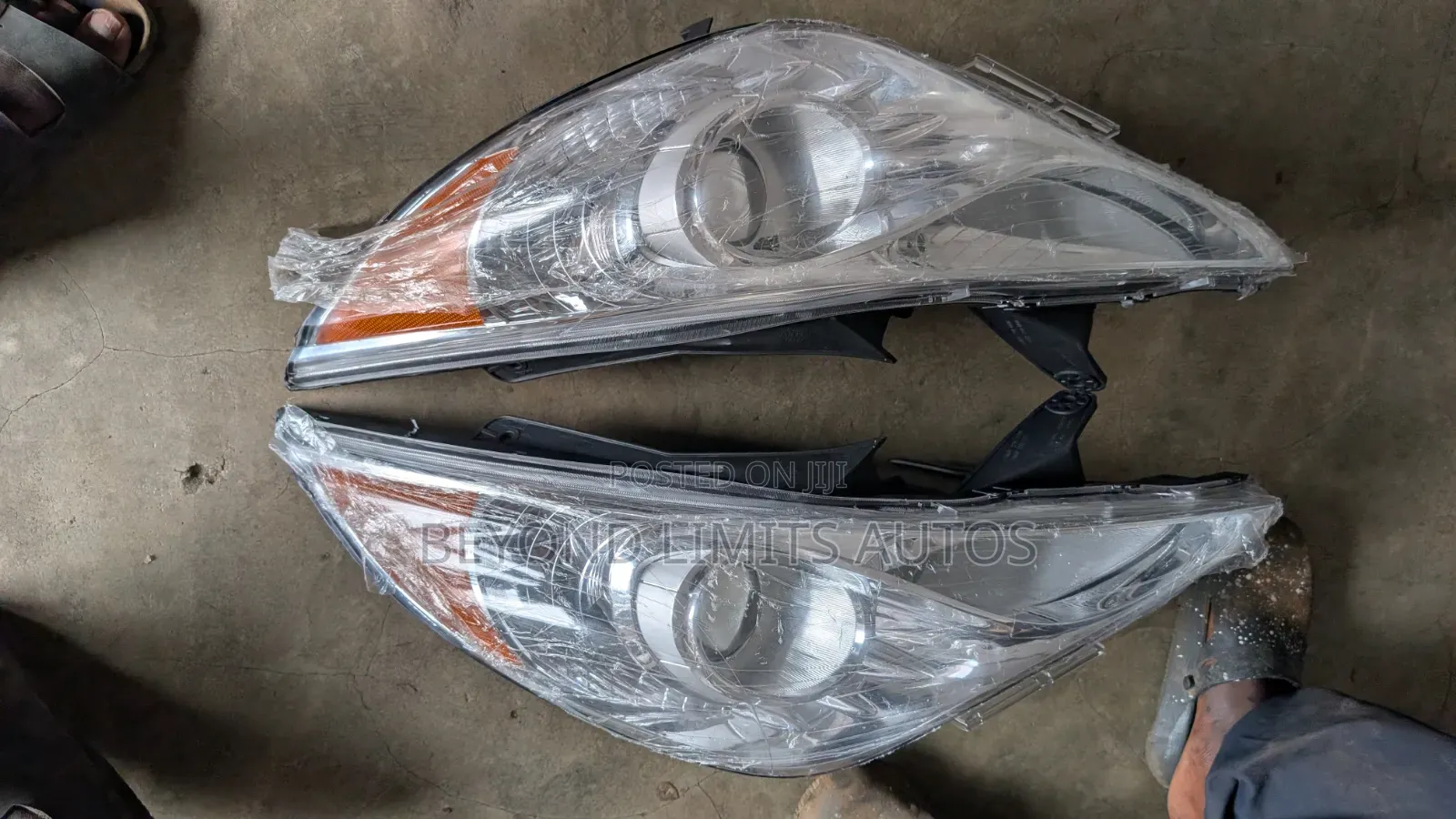 Hyundai Sonata 2011 - 2012 Headlight Pair