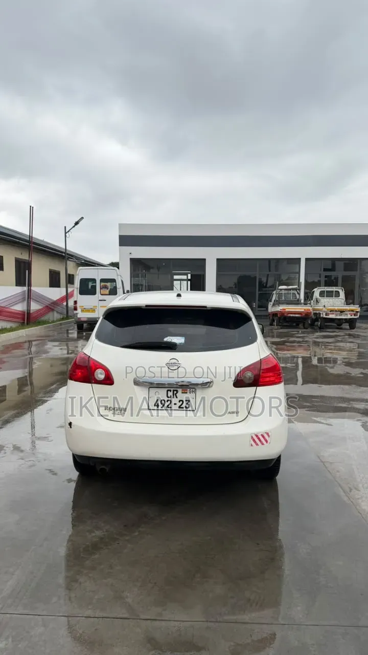 Nissan Rogue 2011 White