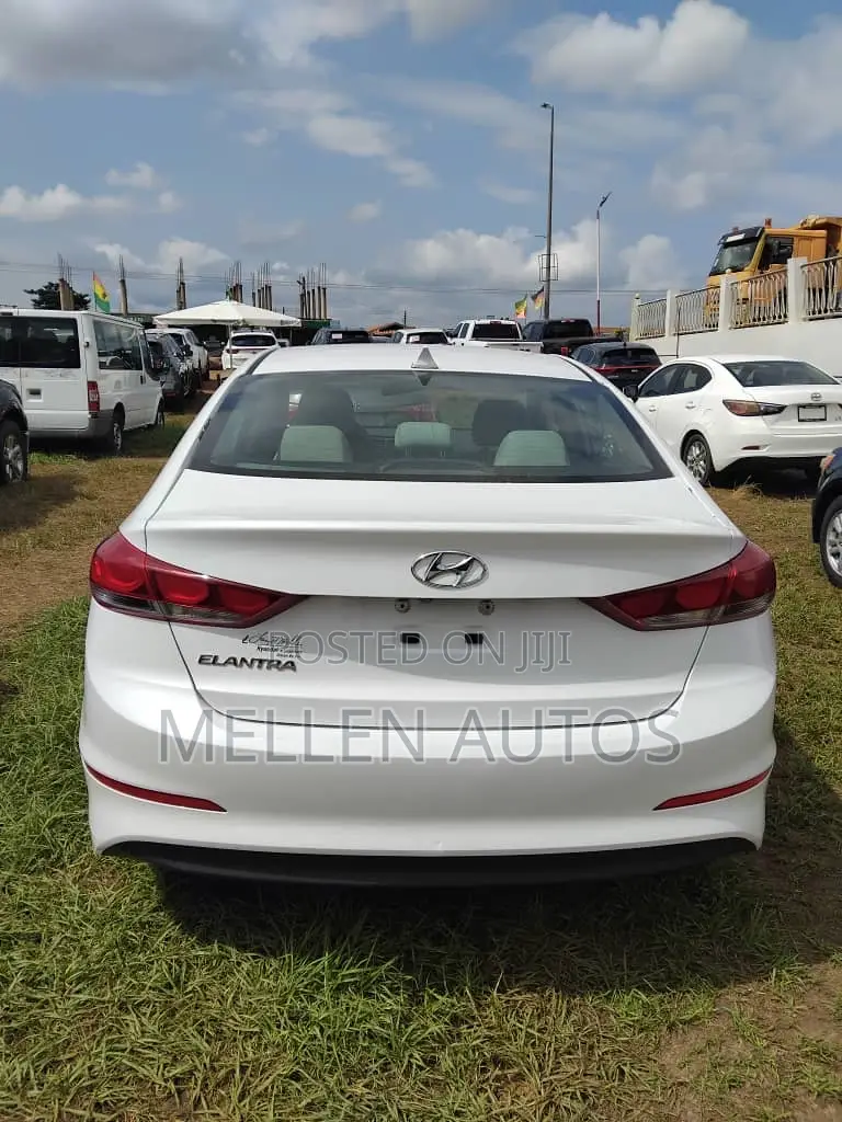 Hyundai Elantra ECO Sedan FWD (1.4L 4cyl 7A) 2017 White