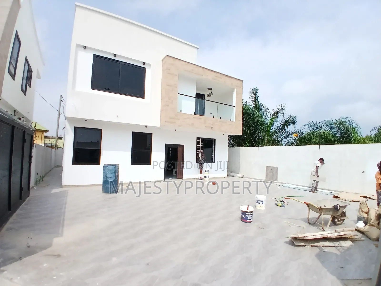 4bdrm Duplex in Batsona, Baatsona Total for sale