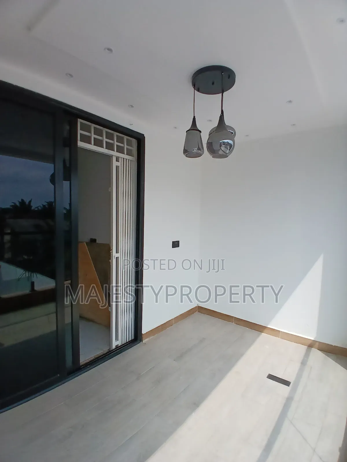 4bdrm Duplex in Batsona, Baatsona Total for sale