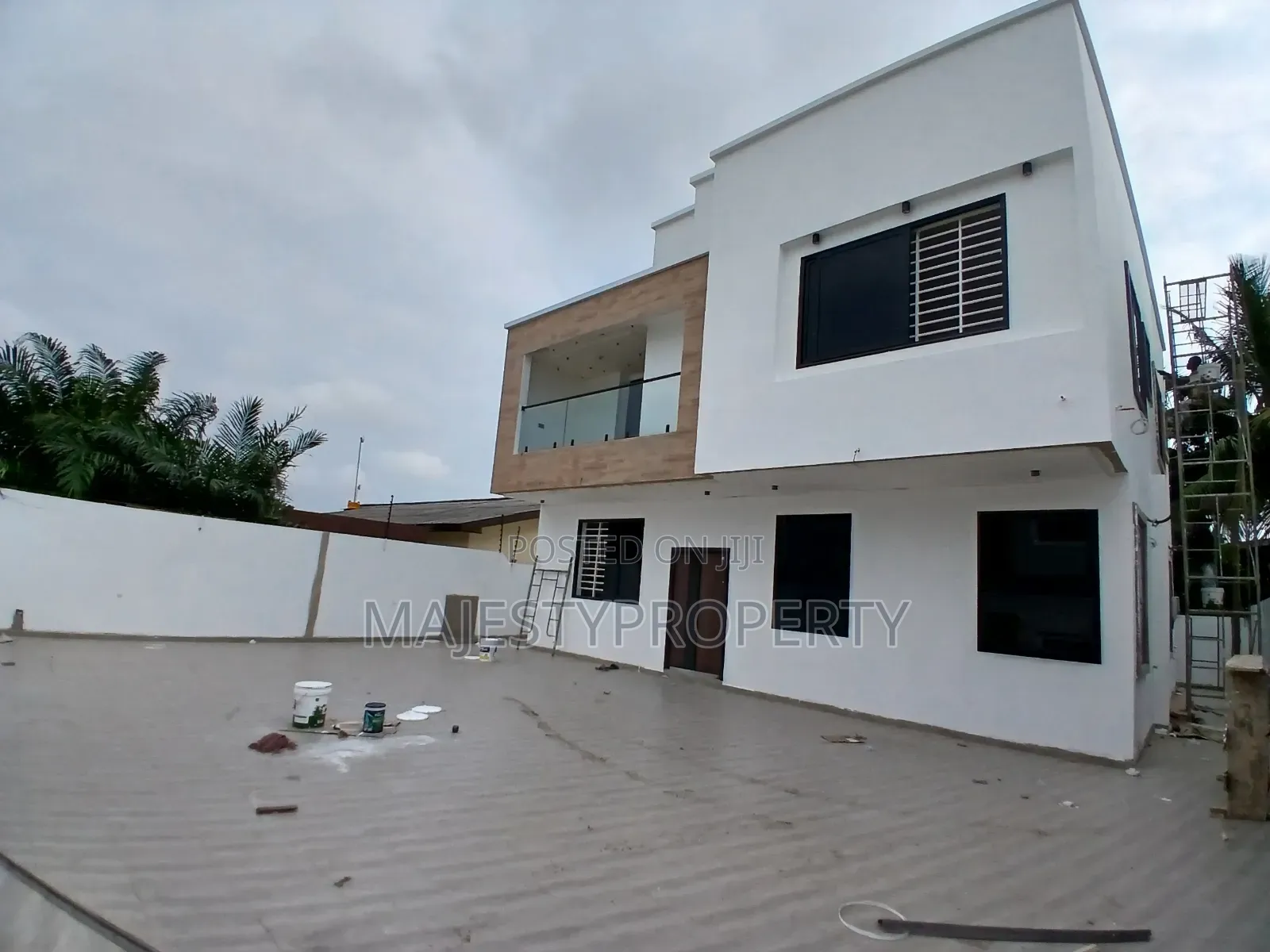 4bdrm Duplex in Batsona, Baatsona Total for sale