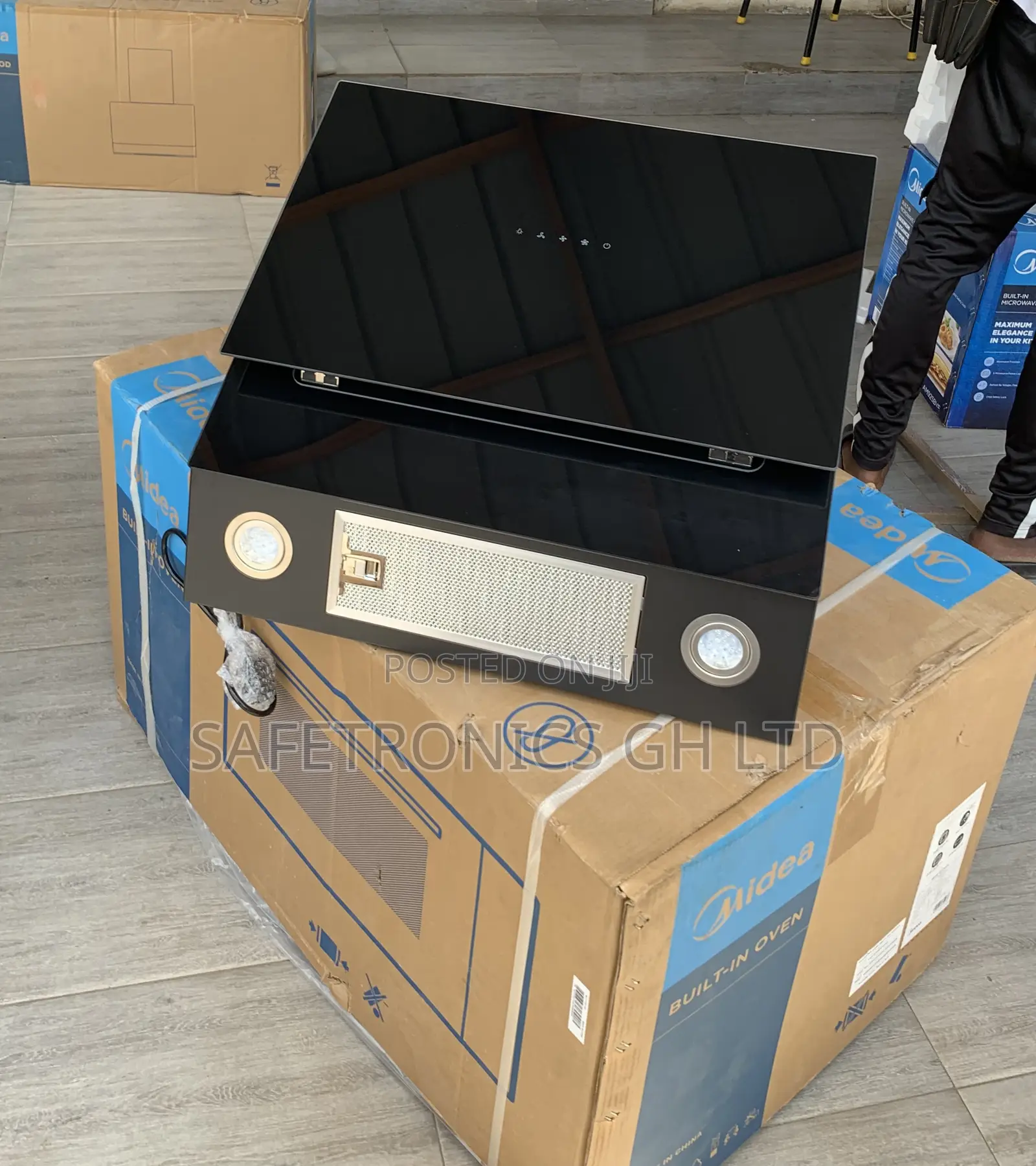 Try Massive Midea 60cm Cooker Angled Chimney Cooker Hood (60j72-B)