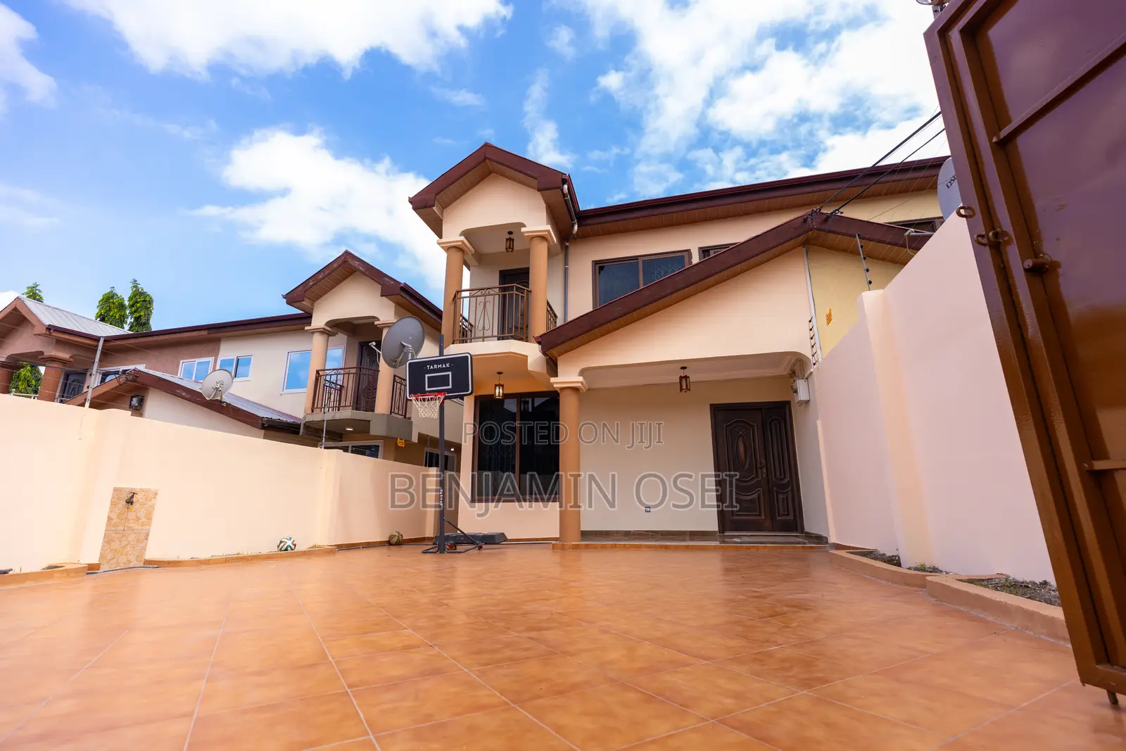 3bdrm House in Oak Villa Estate, Accra Metropolitan for sale