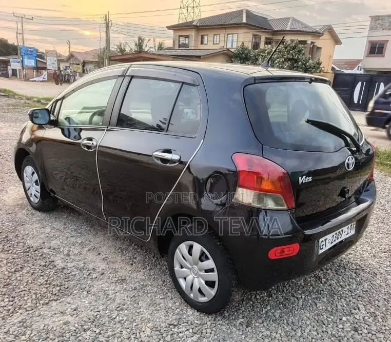 Toyota Vitz 1.3 AWD 3dr 2010 Black