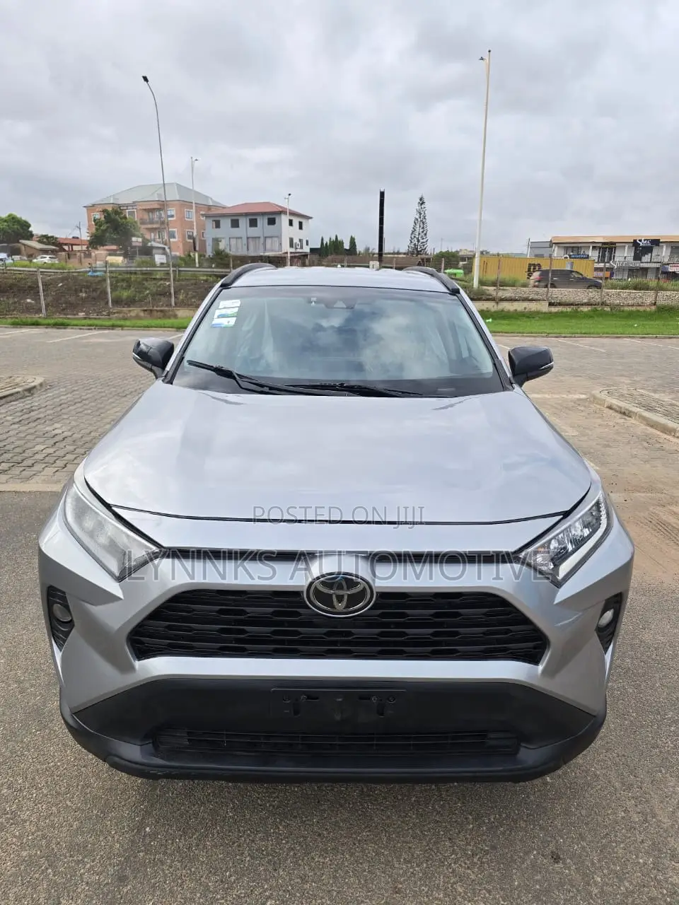Toyota RAV4 XLE 2021 Silver
