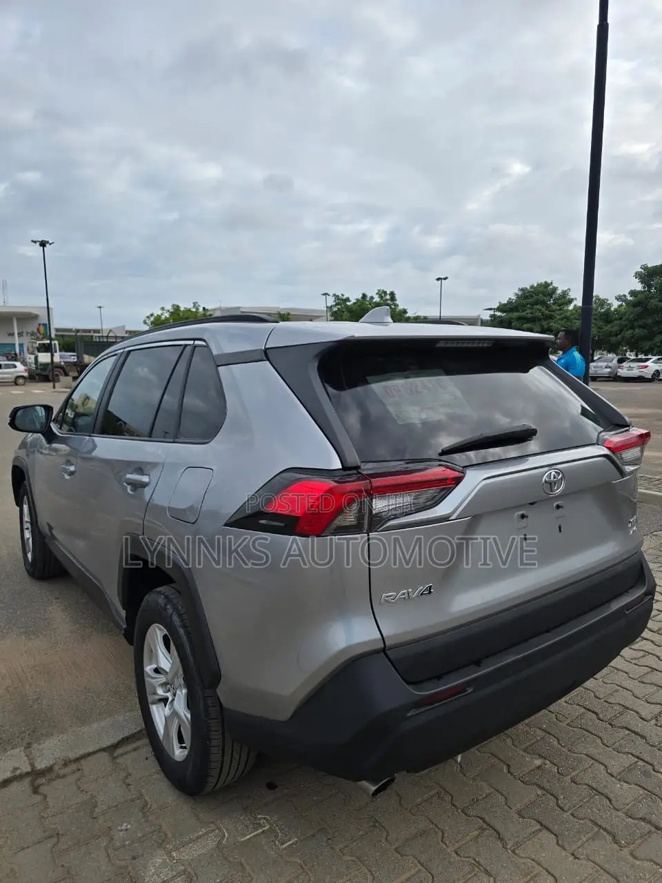 Toyota RAV4 XLE 2021 Silver