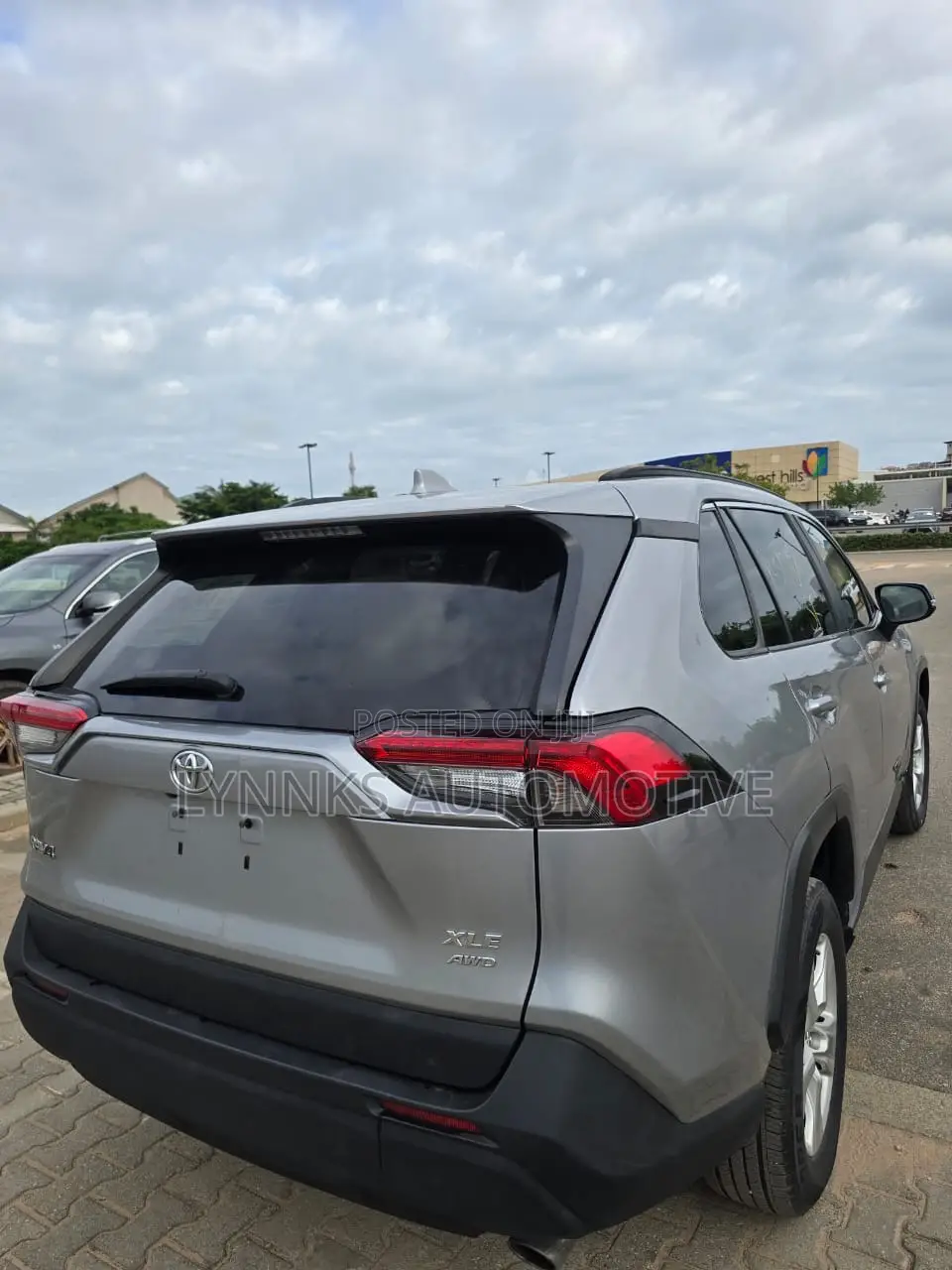 Toyota RAV4 XLE 2021 Silver