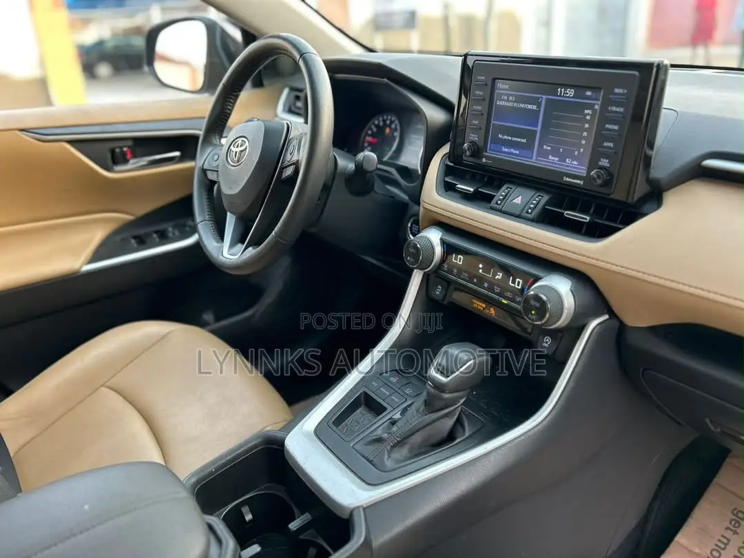 Toyota RAV4 XLE Premium 2022 Brown