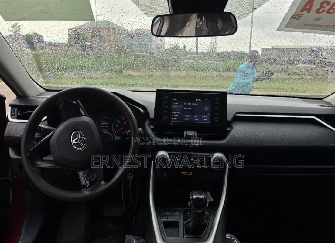 Toyota RAV4 XLE 2021 Brown