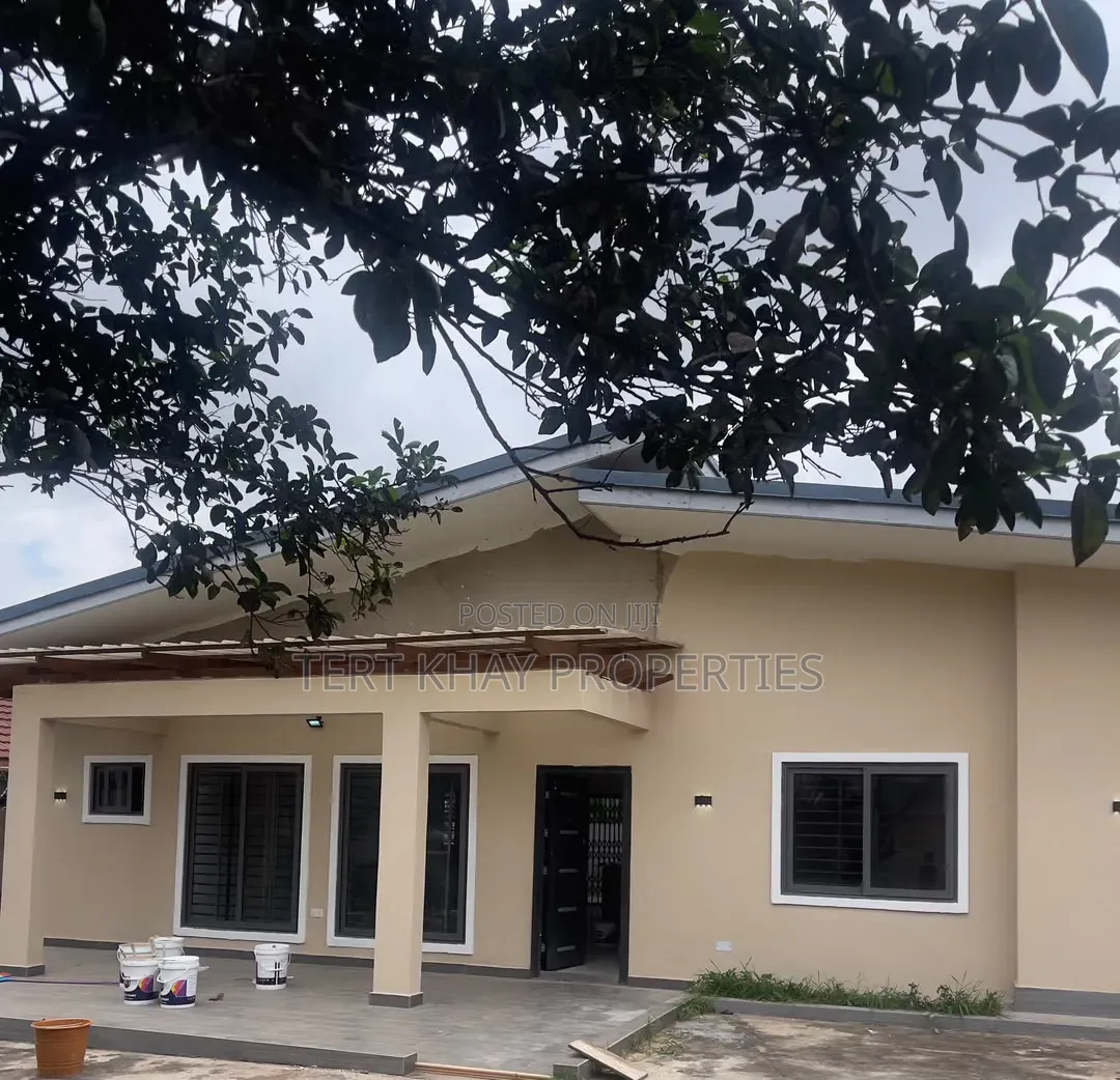 4bdrm House in Adenta, Barrier for rent