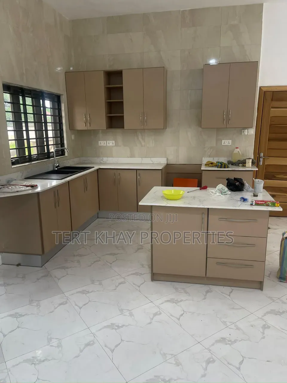 4bdrm House in Adenta, Barrier for rent