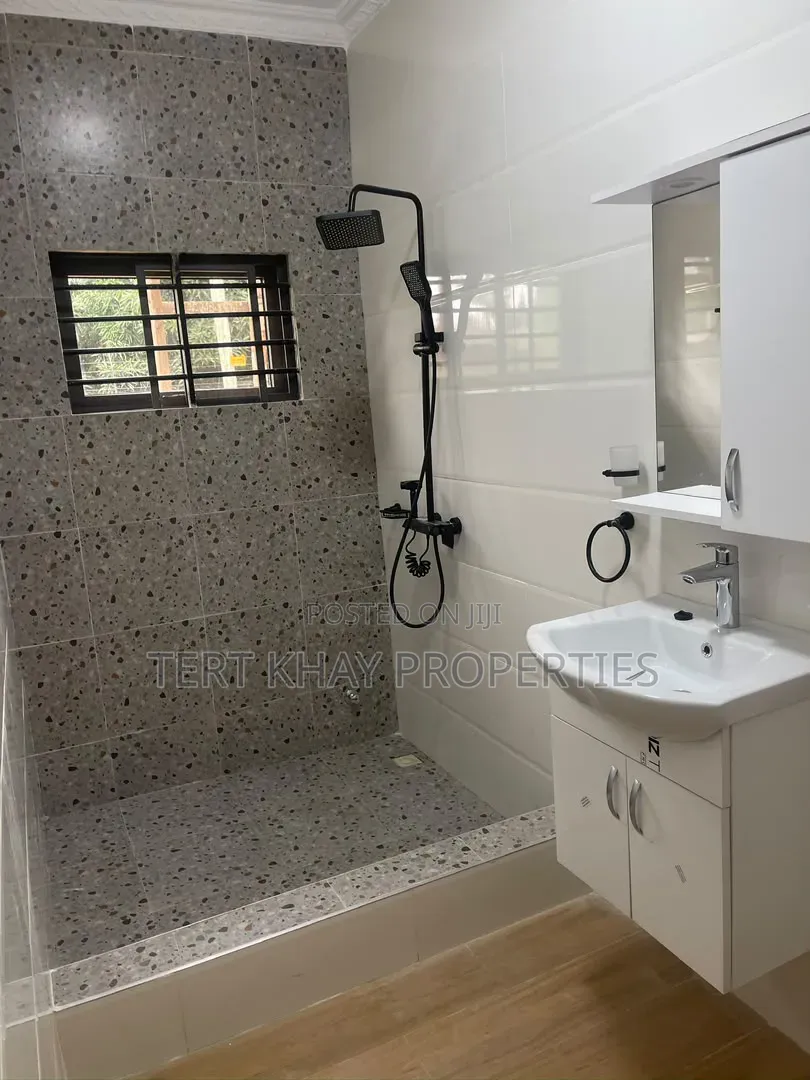 4bdrm House in Adenta, Barrier for rent