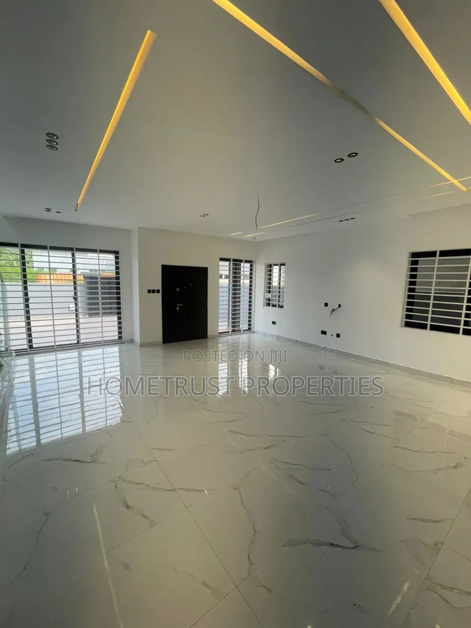 4bdrm Duplex in Oyarifa, Pentecost for sale