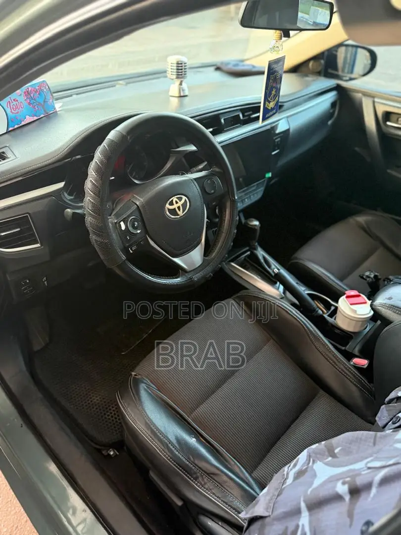 Toyota Corolla SE 4dr Sedan (1.8L 4cyl CVT) 2017 Blue