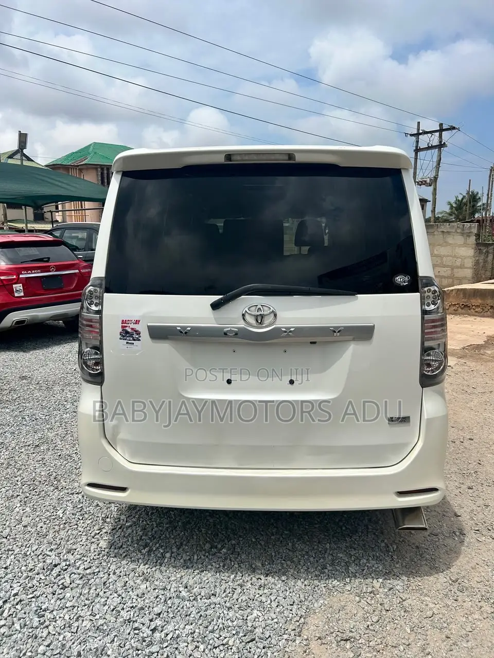 Toyota Voxy Trans-X 2WD 5-Seater 2013 Pearl
