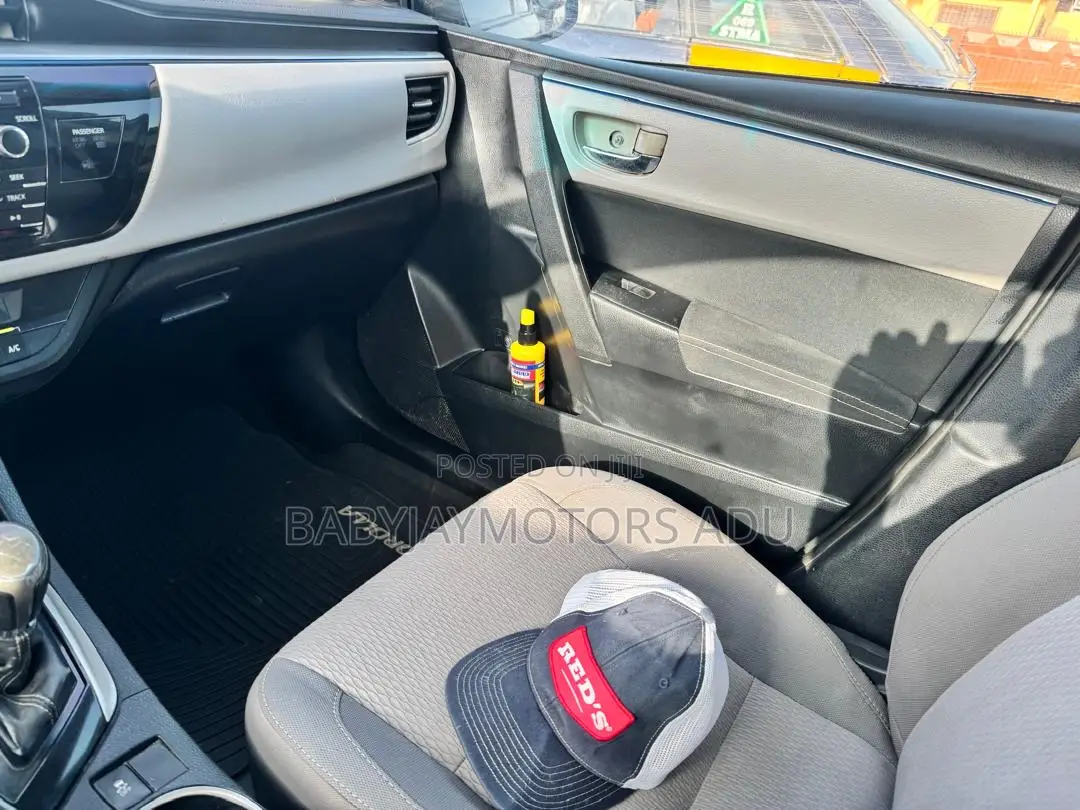Toyota Corolla LE 4dr Sedan (1.8L 4cyl CVT) 2015 Gray