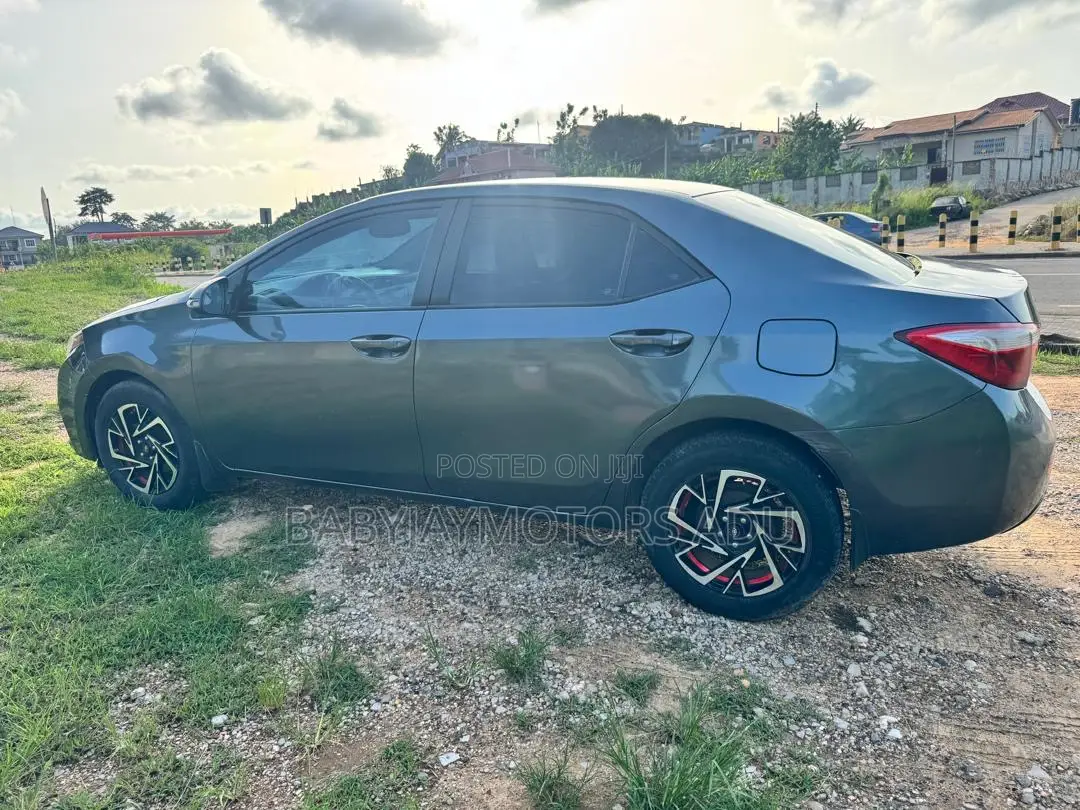 Toyota Corolla LE 4dr Sedan (1.8L 4cyl CVT) 2015 Gray