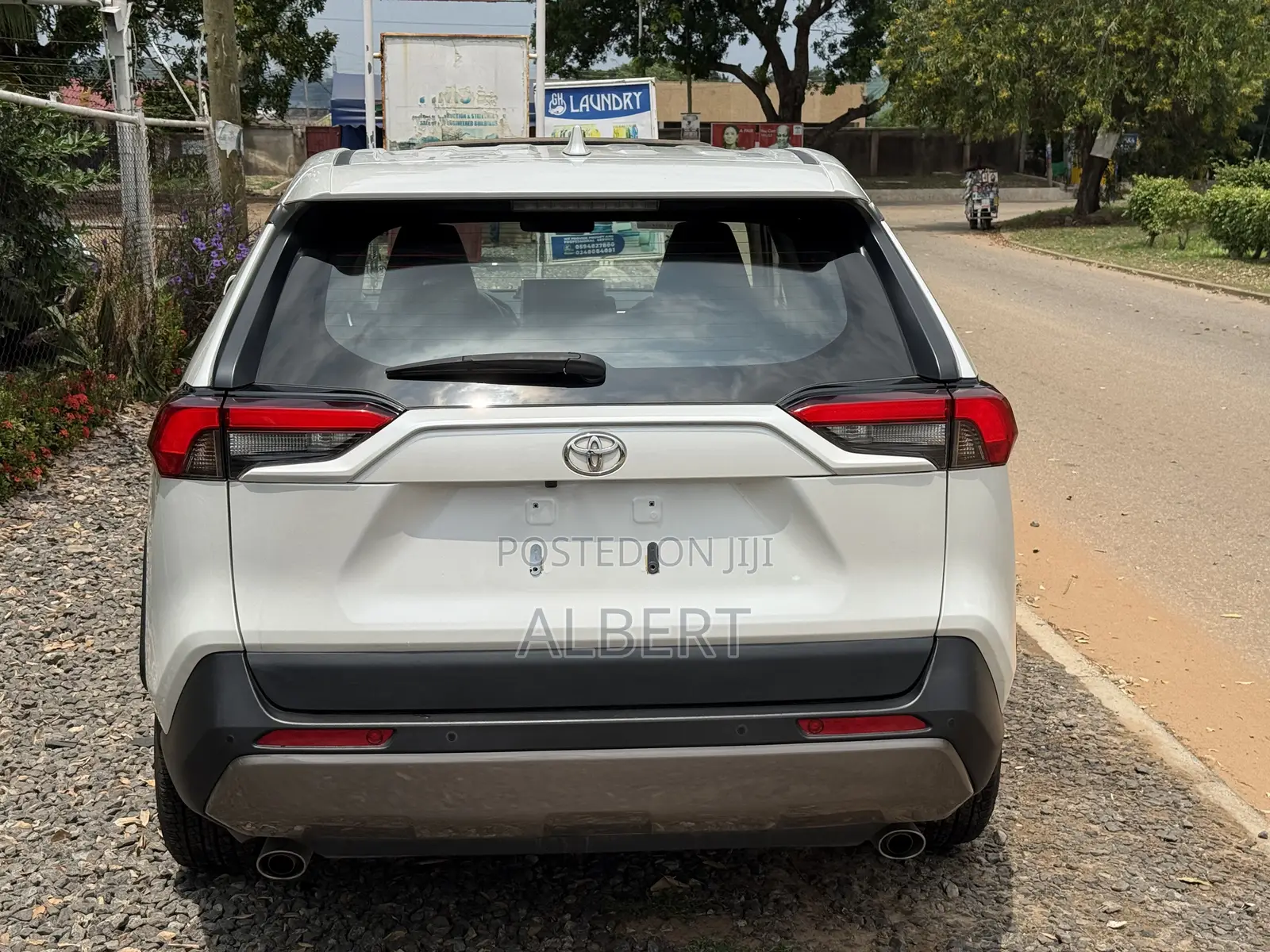 Toyota RAV4 XLE Premium AWD 2023 White