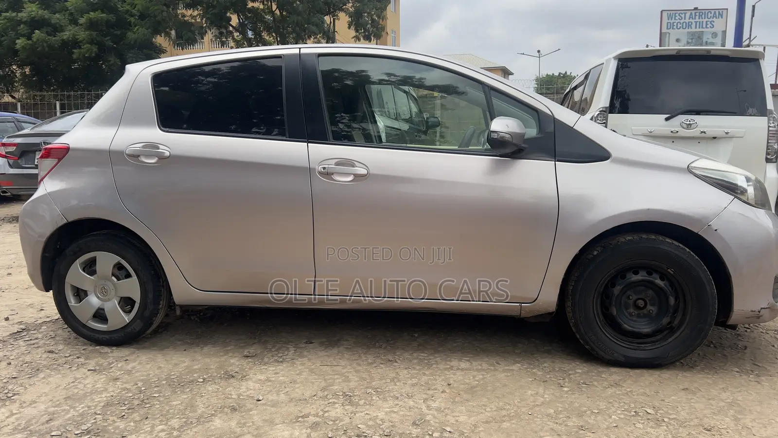 Toyota Vitz 1.0 FWD 3dr 2011 Silver
